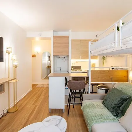 Amazing Stylish Studio, Well Located Near Metro, Bastille Neighborhood Apartment Paris