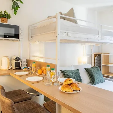 Amazing Stylish Studio, Well Located Near Metro, Bastille Neighborhood Apartment *