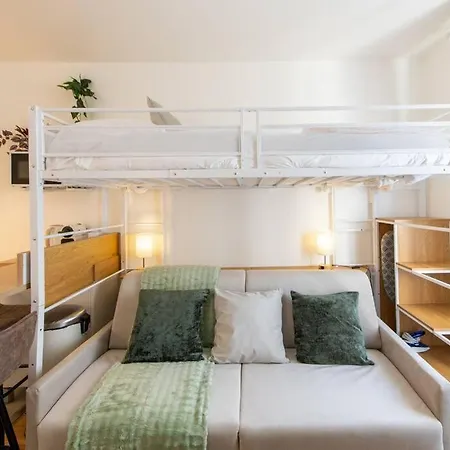 Amazing Stylish Studio, Well Located Near Metro, Bastille Neighborhood Apartment Paris