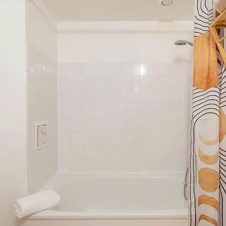 Amazing Stylish Studio, Well Located Near Metro, Bastille Neighborhood Apartment Paris