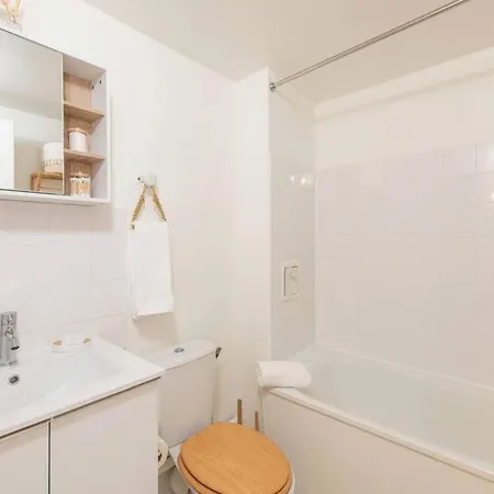 Amazing Stylish Studio, Well Located Near Metro, Bastille Neighborhood Paris